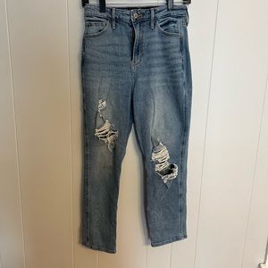 Hollister ultra high-rise Mom distressed jeans size 26‎